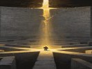 梦见在迷宫里转不出去，每条路都似曾相识