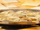 梦见煮饺子，锅小饺子挤破了，是你“在有限空间里塞了太多事”